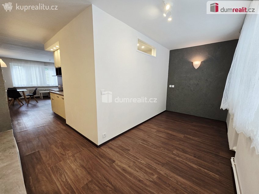 Pronájem bytu 3+kk 77 m^2 U vojenské nemocnice, Praha 6 