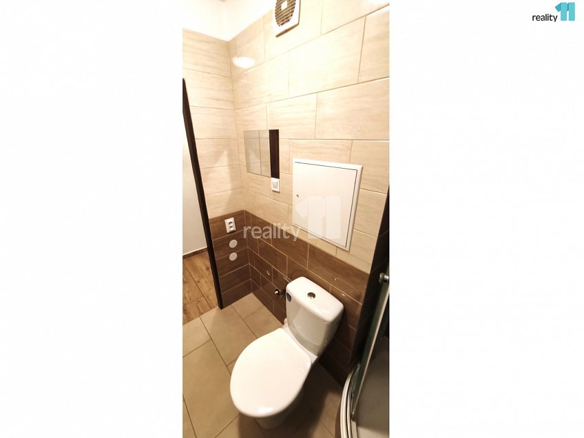 Pronájem bytu 3+kk 47 m^2 Nekvasilova, Praha 8 