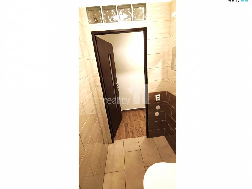 Pronájem bytu 3+kk 47 m^2 Nekvasilova, Praha 8 