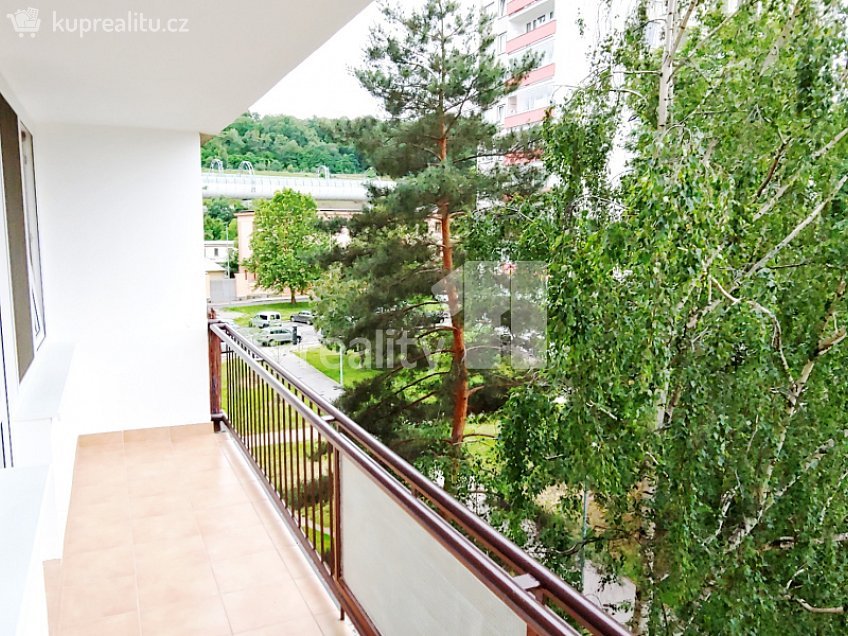 Pronájem bytu 3+kk 47 m^2 Nekvasilova, Praha 8 