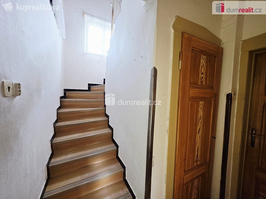 Prodej  rodinného domu 136 m^2 Dymokurská, Městec Králové 