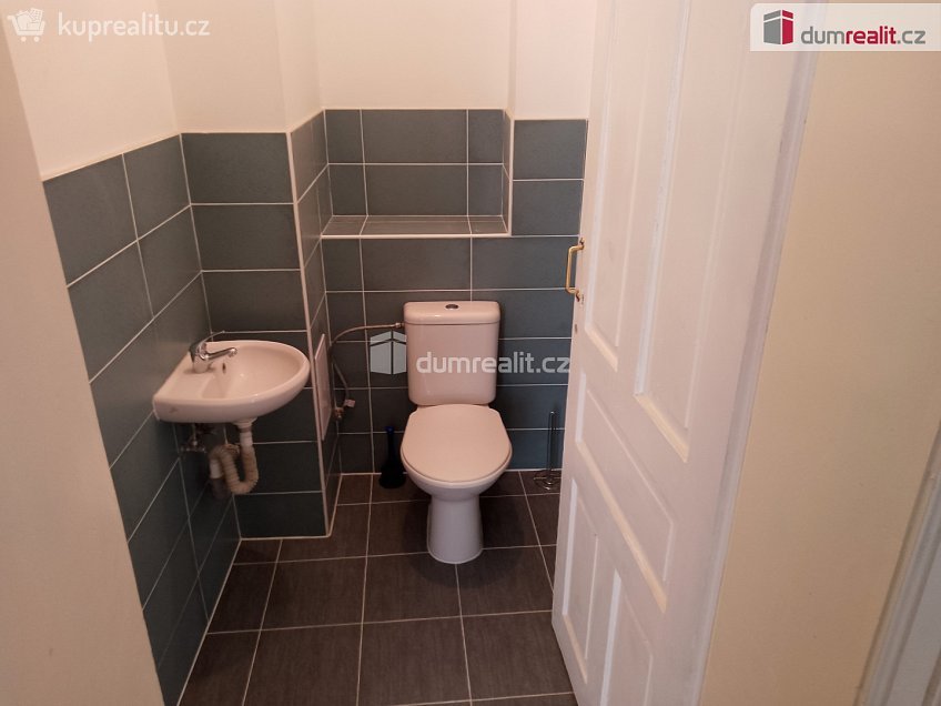 Pronájem  komerční reality 93 m^2 Sokolovská, Karlovy Vary 