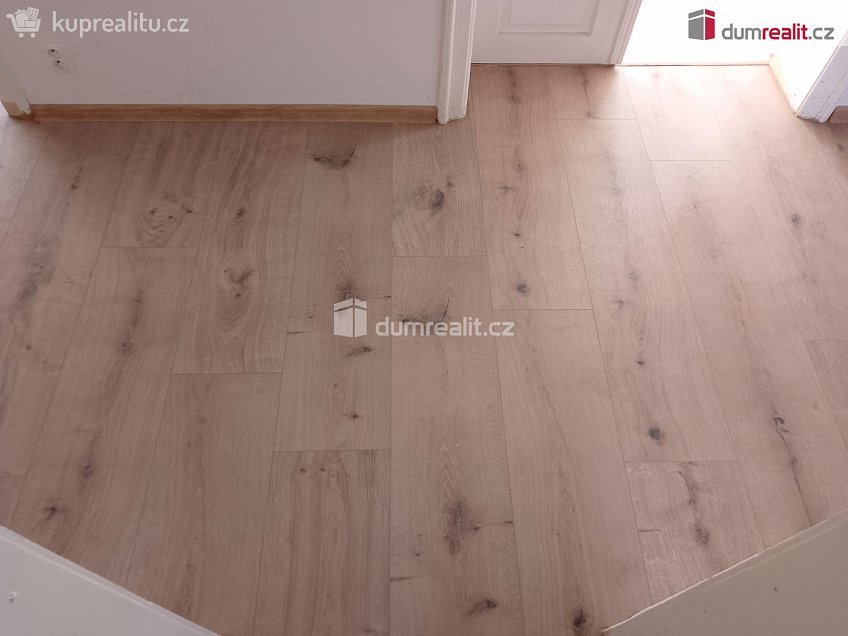 Pronájem  komerční reality 93 m^2 Sokolovská, Karlovy Vary 