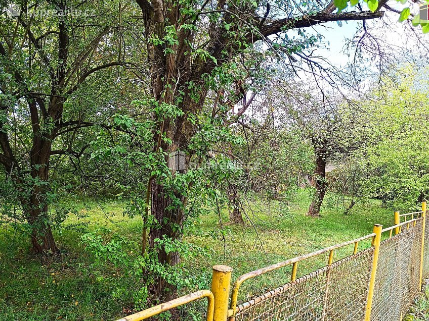 Prodej  stavebního pozemku 759 m^2 Semčice, Semčice 