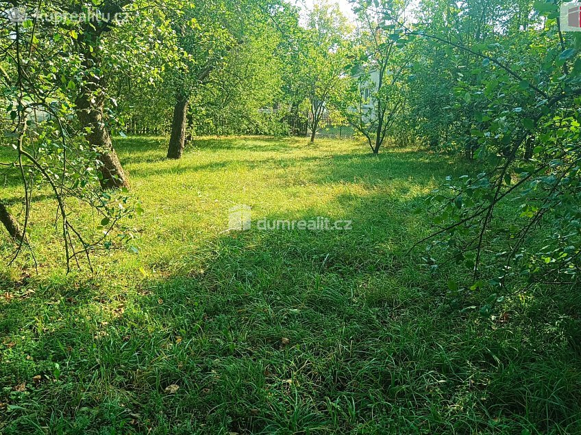 Prodej  stavebního pozemku 759 m^2 Semčice, Semčice 