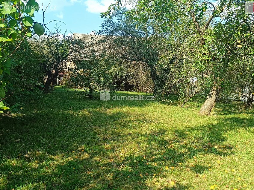 Prodej  stavebního pozemku 759 m^2 Semčice, Semčice 