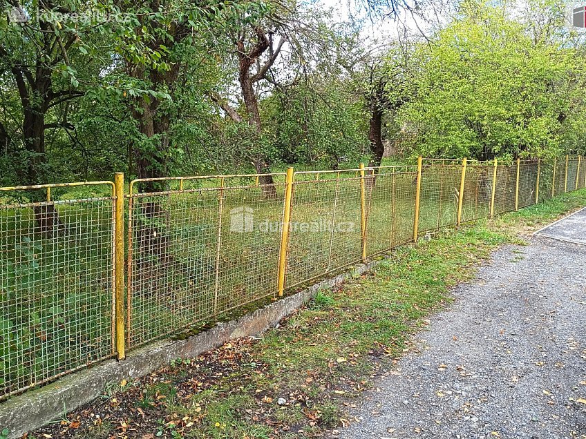 Prodej  stavebního pozemku 759 m^2 Semčice, Semčice 