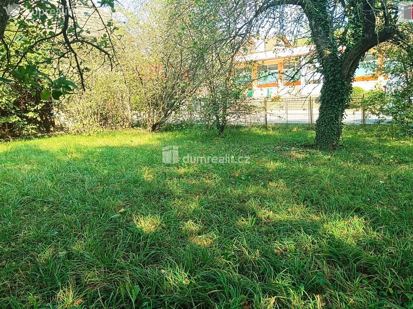 Prodej  stavebního pozemku 759 m^2 Semčice, Semčice 