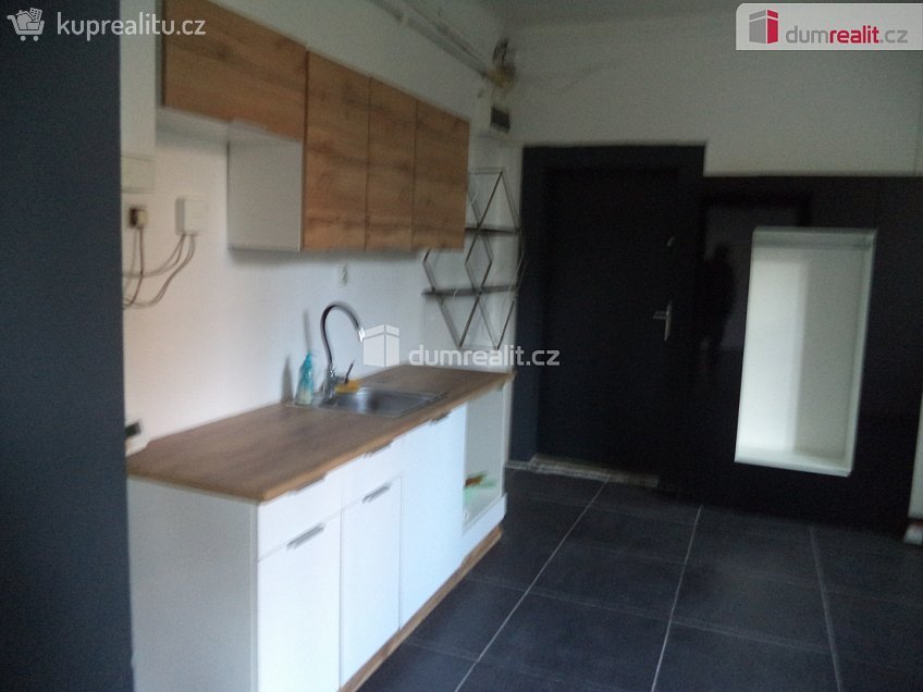 Pronájem  obchodních prostor 98 m^2 Ruská, Ostrava 