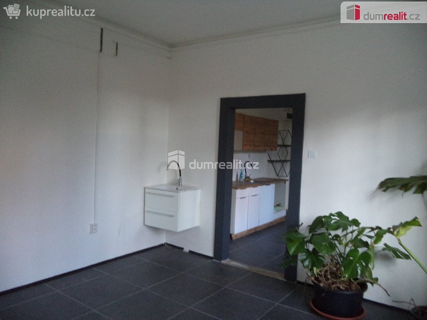 Pronájem  obchodních prostor 98 m^2 Ruská, Ostrava 