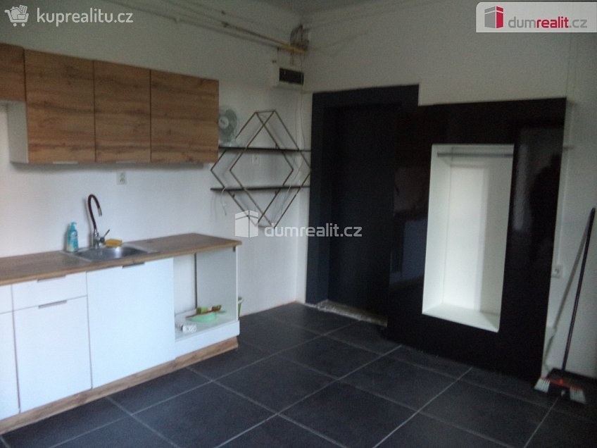 Pronájem  obchodních prostor 98 m^2 Ruská, Ostrava 