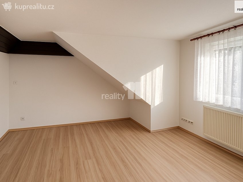 Prodej  rodinného domu 140 m^2 Odlehlá, Praha 9 