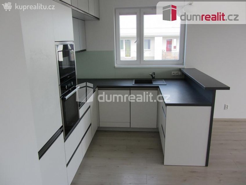 Pronájem bytu 4+kk 94 m^2 Jurkovičova, Praha 11 