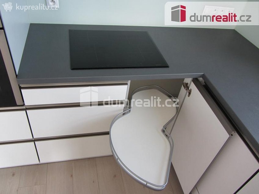 Pronájem bytu 4+kk 94 m^2 Jurkovičova, Praha 11 