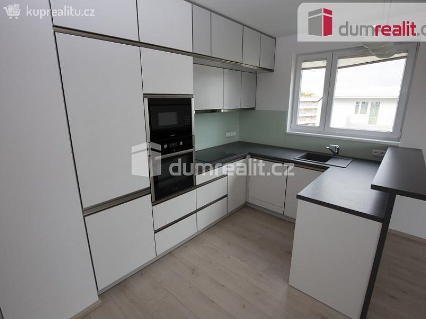 Pronájem bytu 4+kk 94 m^2 Jurkovičova, Praha 11 