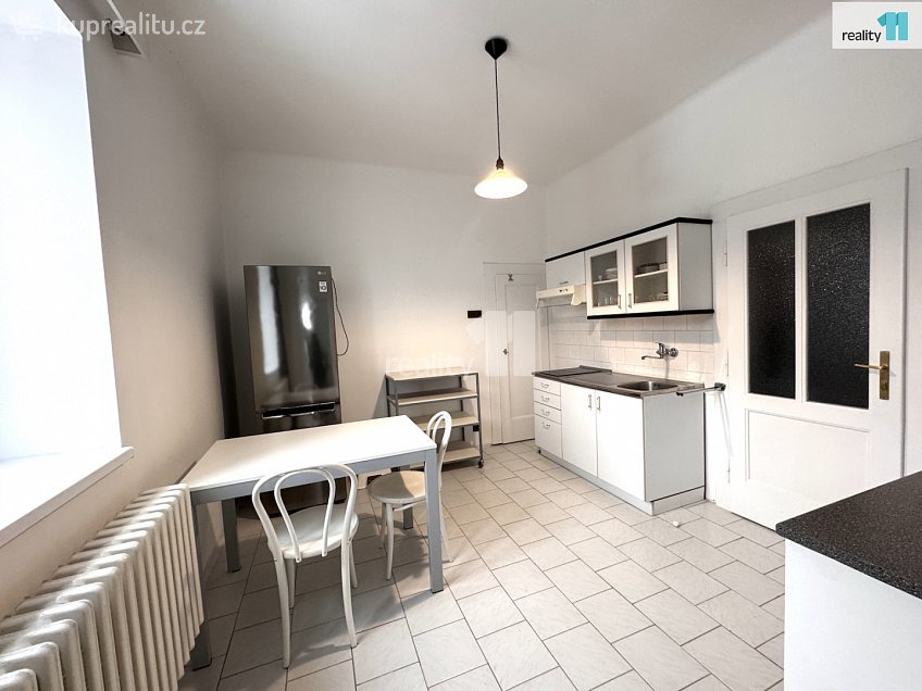 Pronájem bytu 1+1 49 m^2 Zlonínská, Praha 8 