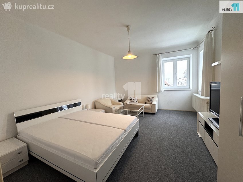 Pronájem bytu 1+1 49 m^2 Zlonínská, Praha 8 