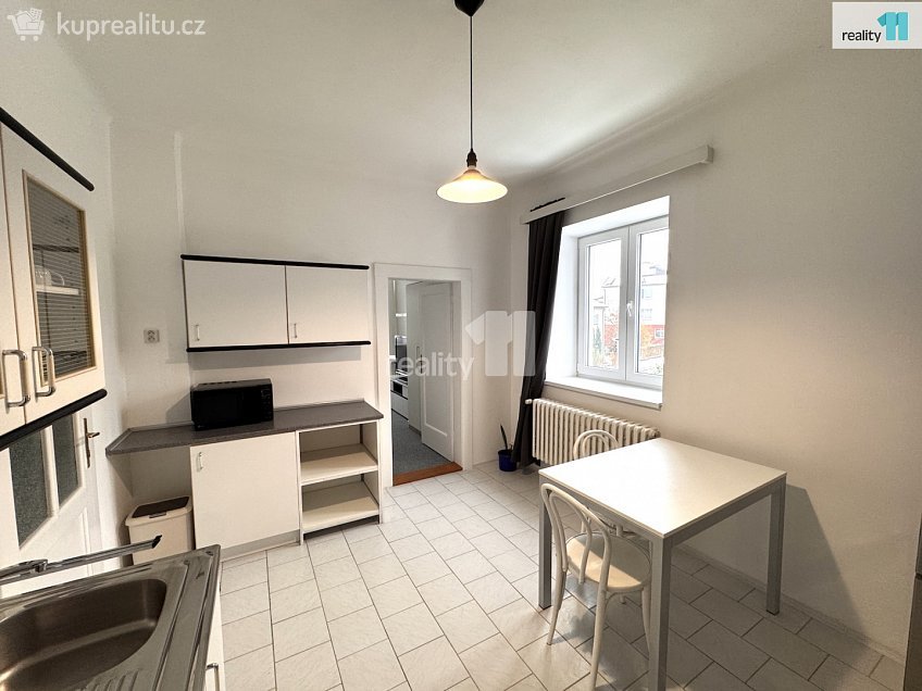 Pronájem bytu 1+1 49 m^2 Zlonínská, Praha 8 