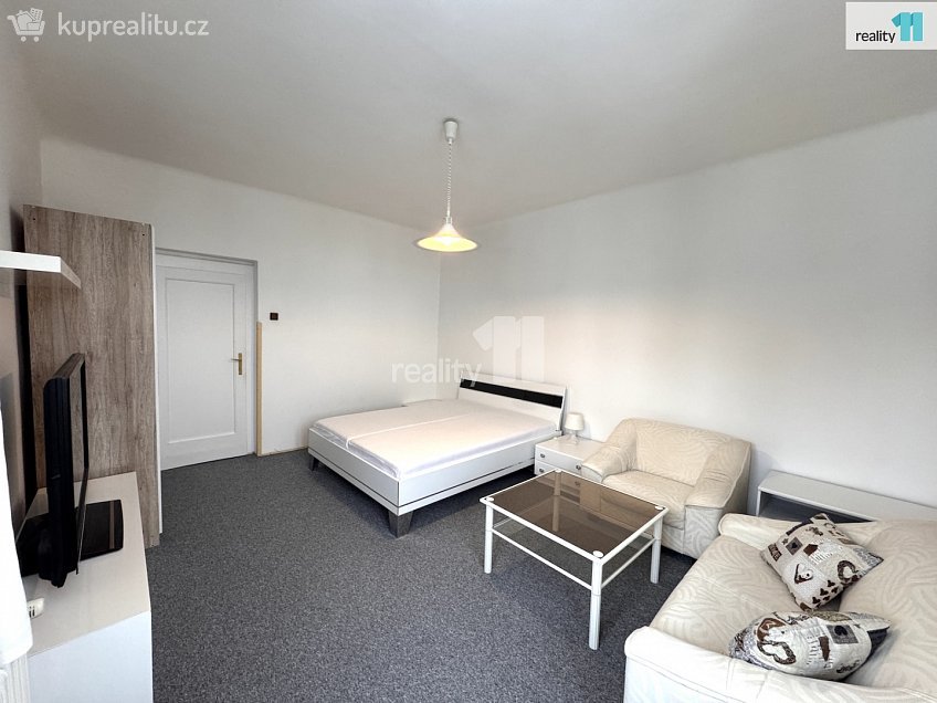 Pronájem bytu 1+1 49 m^2 Zlonínská, Praha 8 