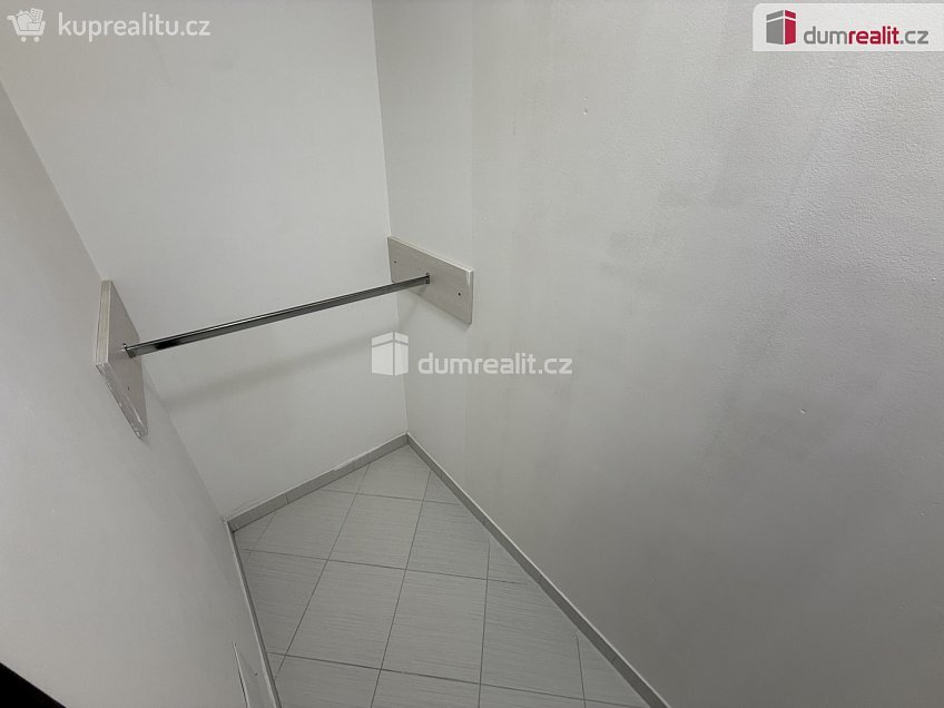 Pronájem bytu 2+kk 50 m^2 Hugo Haase, Praha 5 