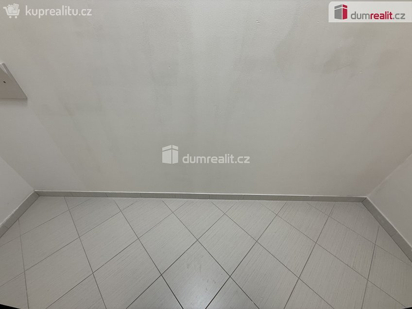 Pronájem bytu 2+kk 50 m^2 Hugo Haase, Praha 5 