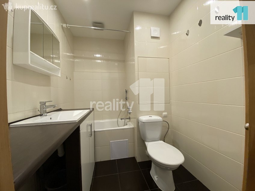 Pronájem bytu 2+kk 40 m^2 Okružní, Česká Lípa 