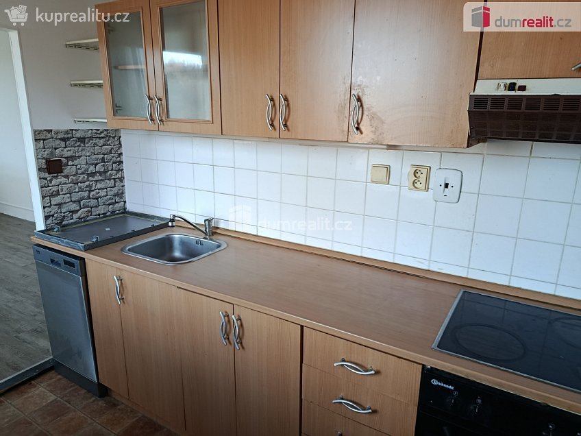 Pronájem bytu 3+1 70 m^2 Vodnická, Praha-Újezd 