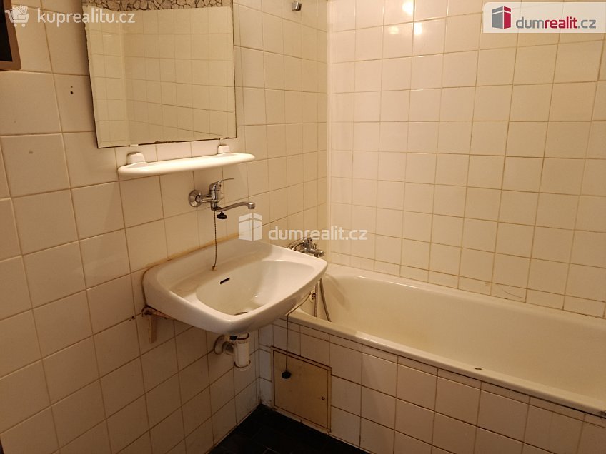 Pronájem bytu 3+1 70 m^2 Vodnická, Praha-Újezd 