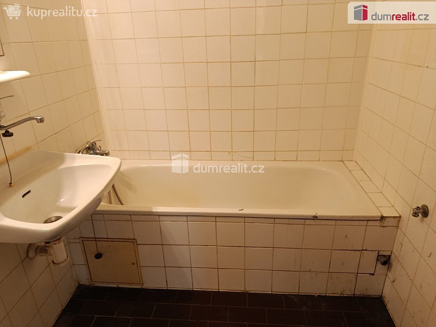 Pronájem bytu 3+1 70 m^2 Vodnická, Praha-Újezd 