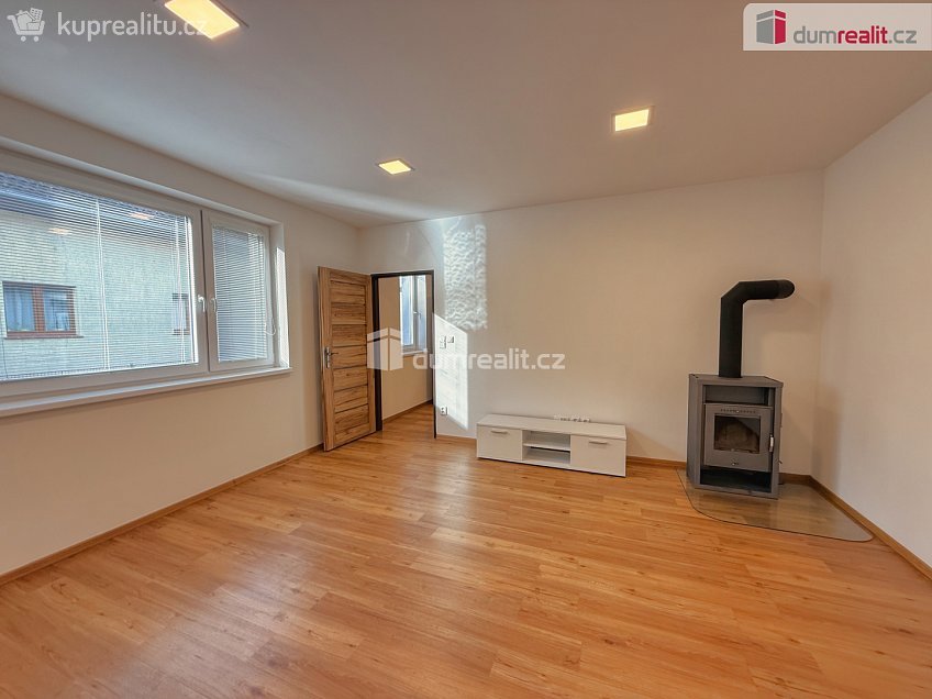 Pronájem bytu 2+1 52 m^2 Křešice, Křešice 