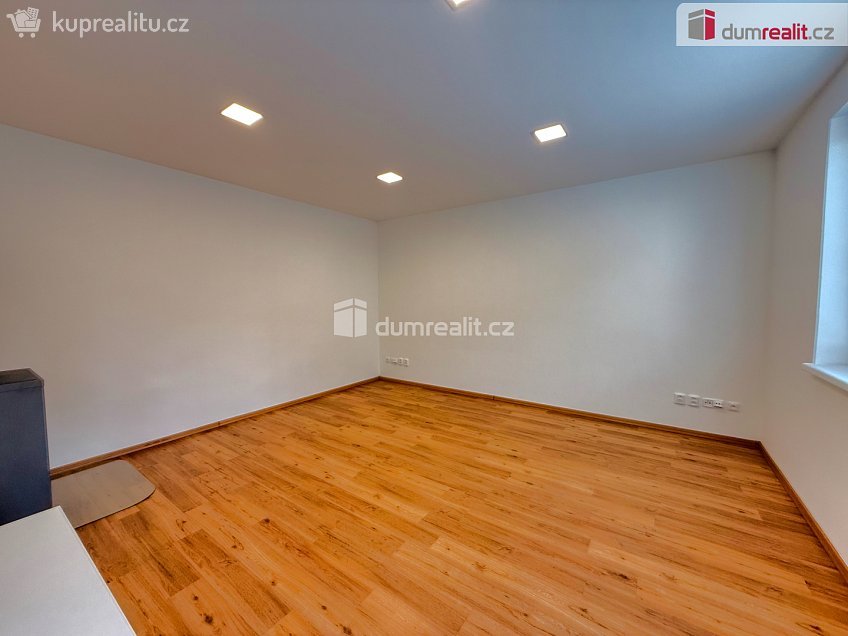 Pronájem bytu 2+1 52 m^2 Křešice, Křešice 