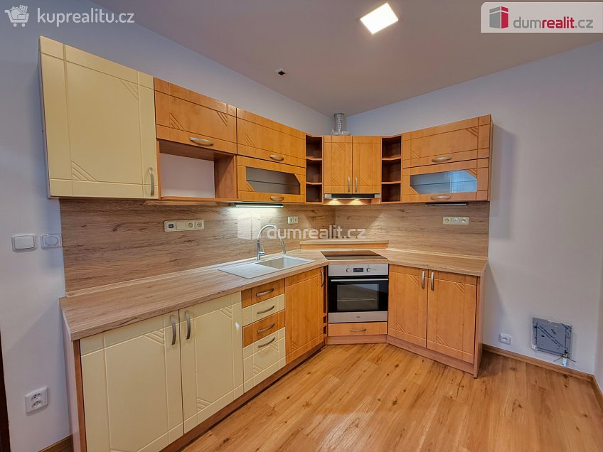 Pronájem bytu 2+1 52 m^2 Křešice, Křešice 