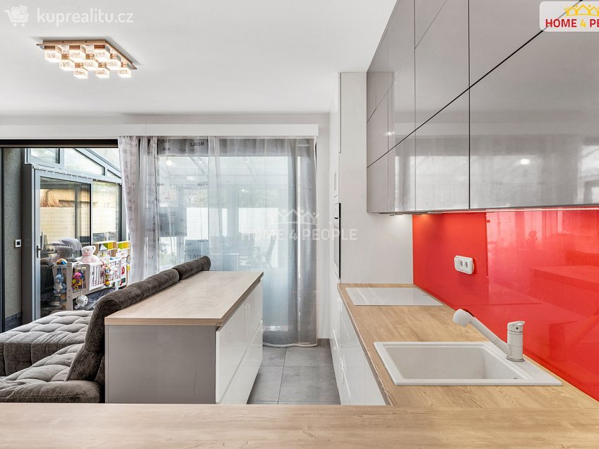 Prodej bytu 4+kk 125 m^2 Podzámecká, Praha-Koloděje 