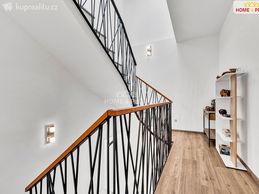 Prodej bytu 4+kk 125 m^2 Podzámecká, Praha-Koloděje 