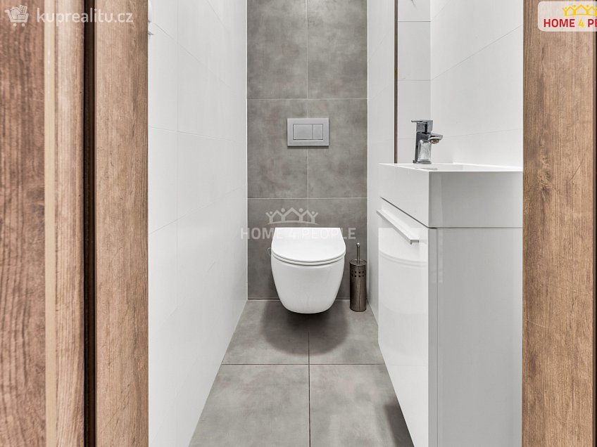 Prodej bytu 4+kk 125 m^2 Podzámecká, Praha-Koloděje 