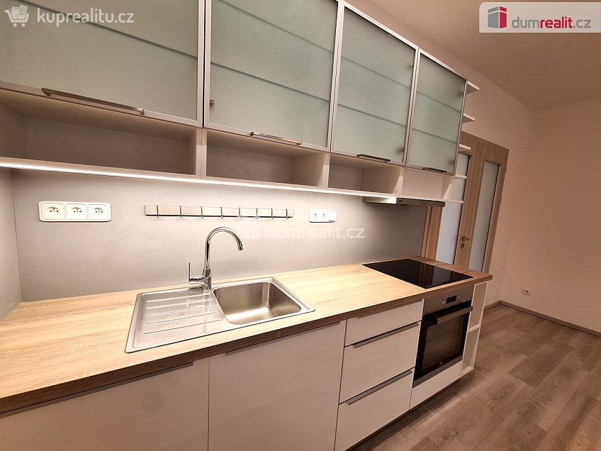 Pronájem bytu 2+kk 36 m^2 Severozápadní III, Praha 4 