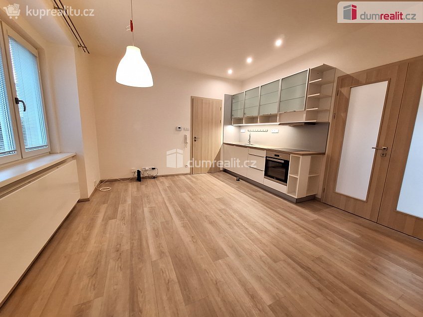 Pronájem bytu 2+kk 36 m^2 Severozápadní III, Praha 4 