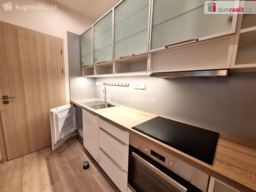 Pronájem bytu 2+kk 36 m^2 Severozápadní III, Praha 4 