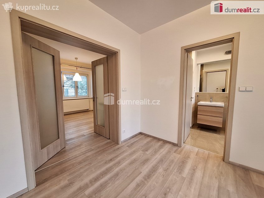 Pronájem bytu 2+kk 36 m^2 Severozápadní III, Praha 4 