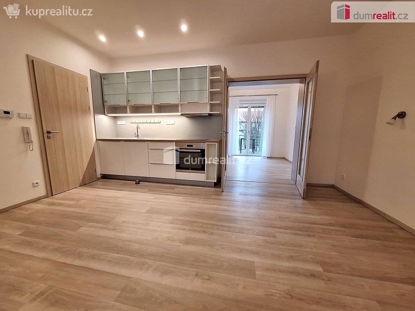 Pronájem bytu 2+kk 36 m^2 Severozápadní III, Praha 4 