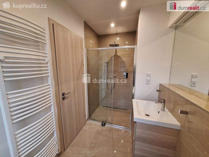 Pronájem bytu 2+kk 36 m^2 Severozápadní III, Praha 4 