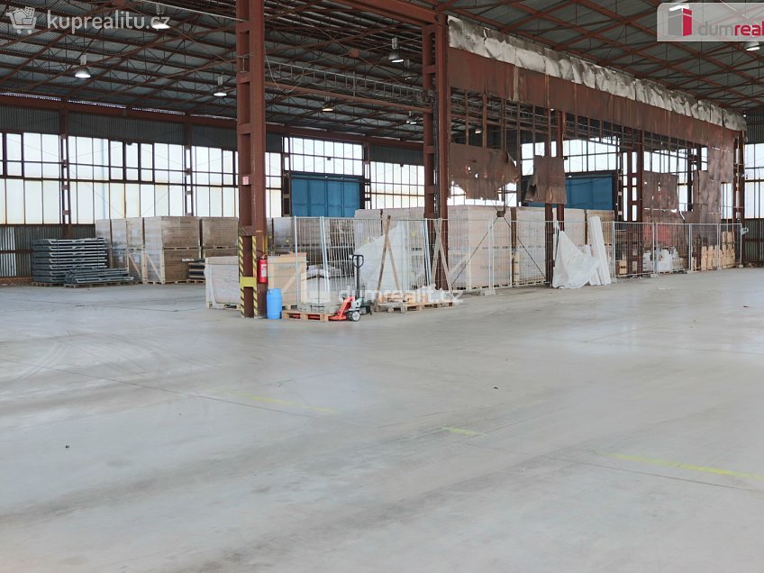 Pronájem  skladu 3276 m^2 Libušina, Olomouc 