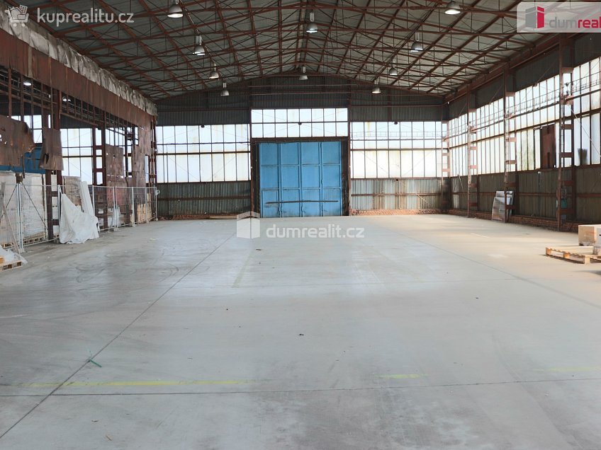 Pronájem  skladu 3276 m^2 Libušina, Olomouc 