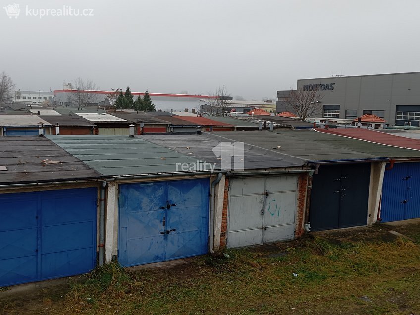 Prodej  garáže 19 m^2 Průmyslová, Hodonín 