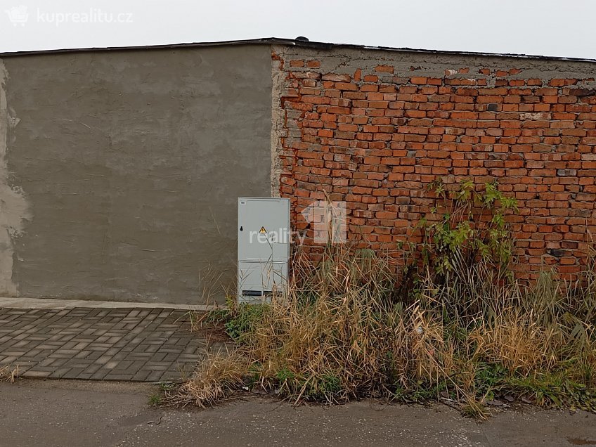 Prodej  garáže 19 m^2 Průmyslová, Hodonín 