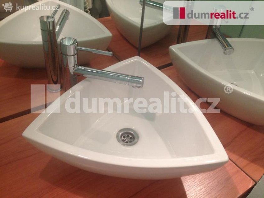 Pronájem bytu 2+kk 63 m^2 Bernolákova, Praha 4 