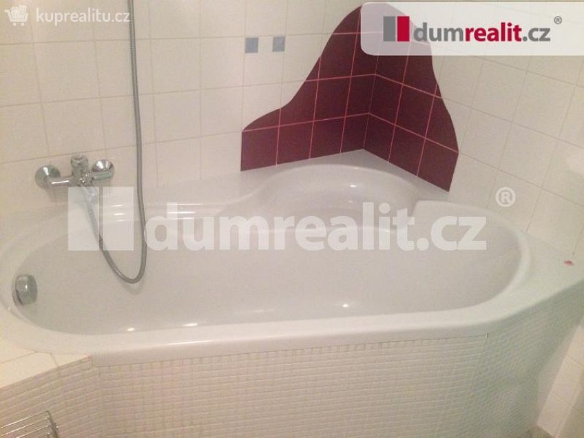 Pronájem bytu 2+kk 63 m^2 Bernolákova, Praha 4 