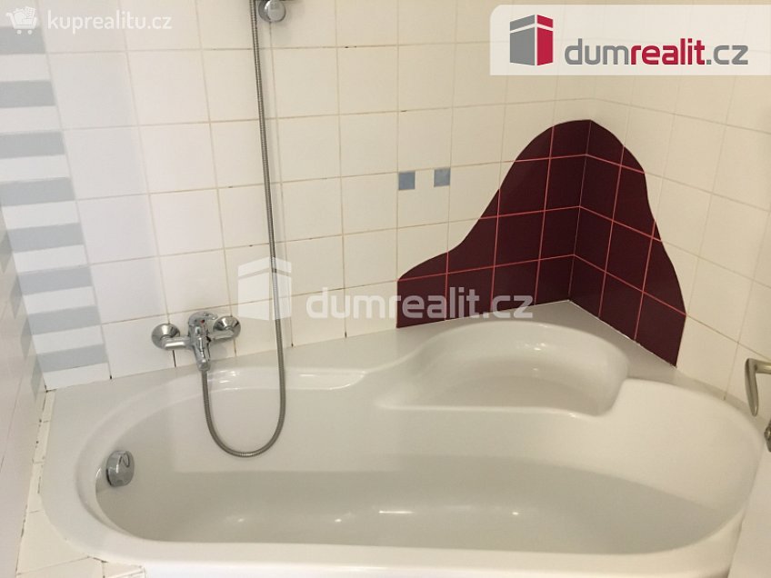 Pronájem bytu 2+kk 63 m^2 Bernolákova, Praha 4 