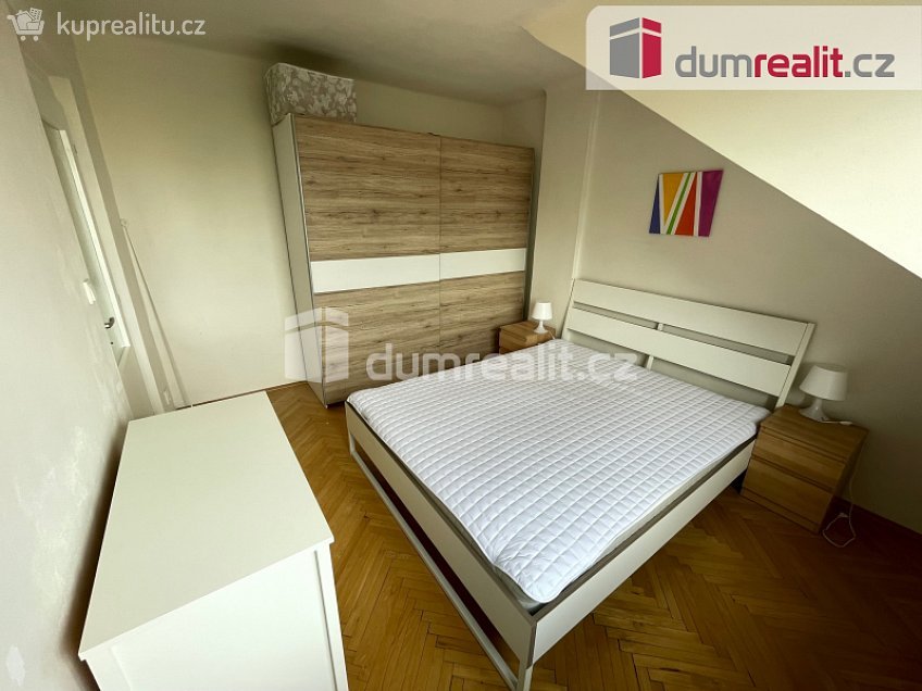 Pronájem bytu 2+kk 43 m^2 Na Skalce, Praha 5 