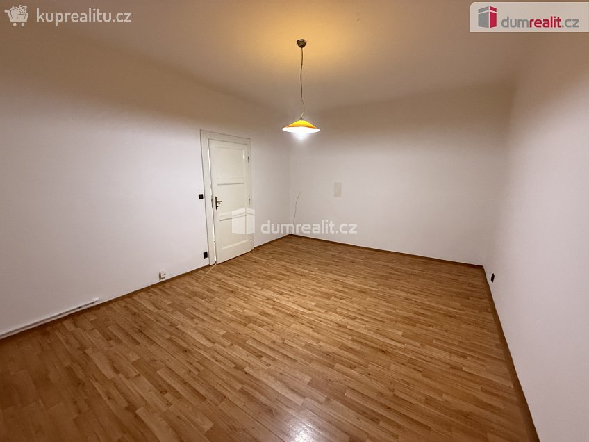 Pronájem bytu 1+1 36 m^2 Nuselská, Praha 4 